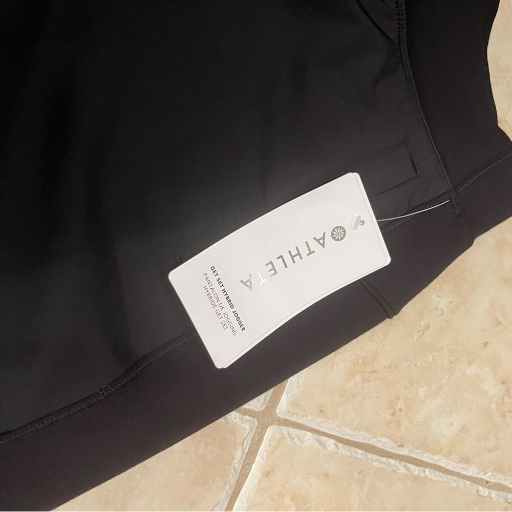 New with tags Athleta black Get Set Hybrid Jogger - size medium